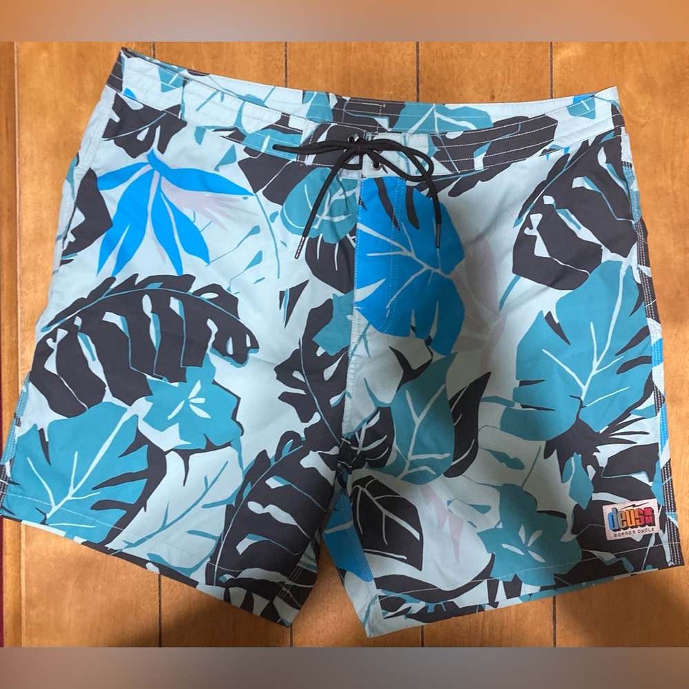 NWT Men’s Size 38 Deus Black and Blue Tropical Swim Shorts